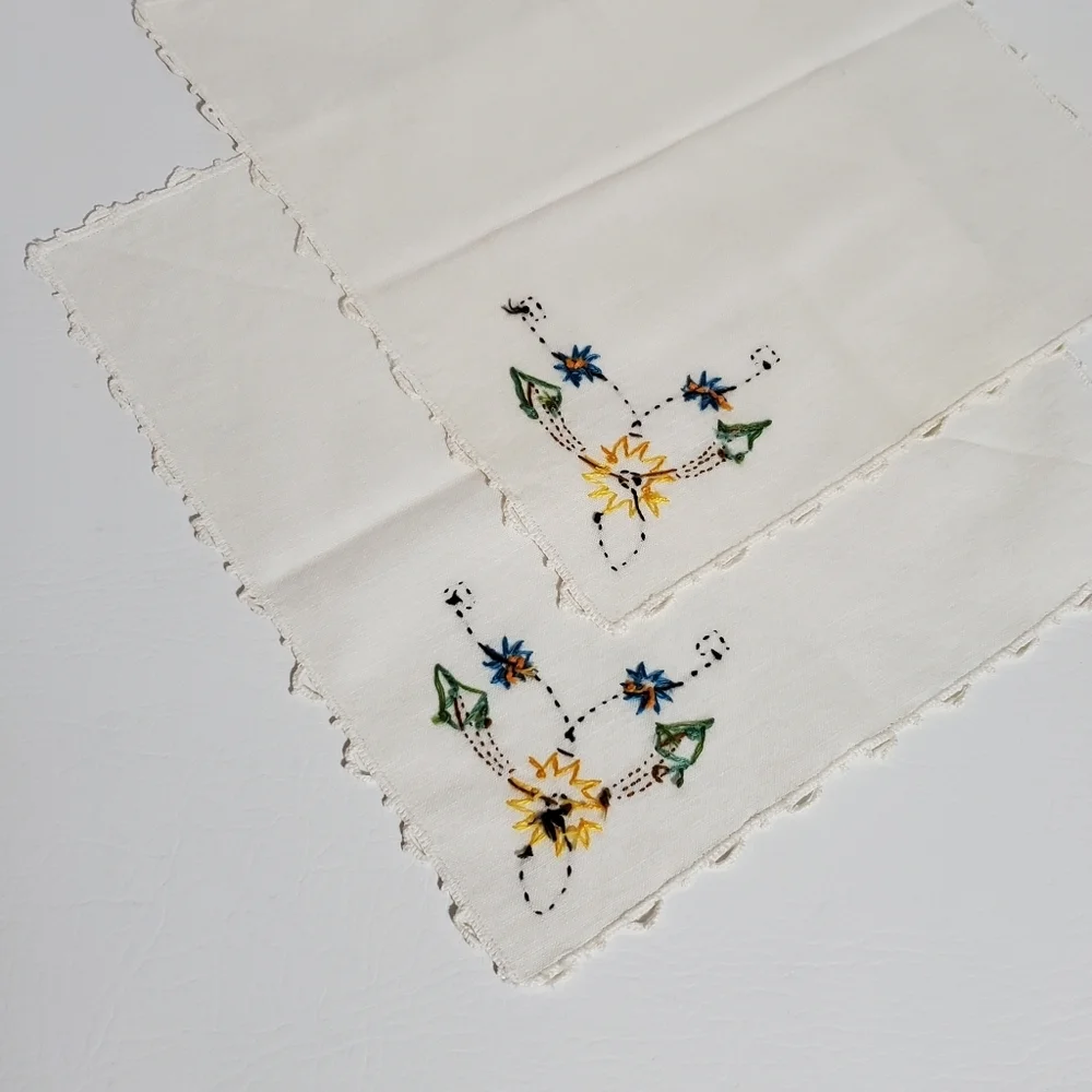 Vintage Embroidered Handkerchiefs Flowers Floral Luncheon Napkins Hand Tatting